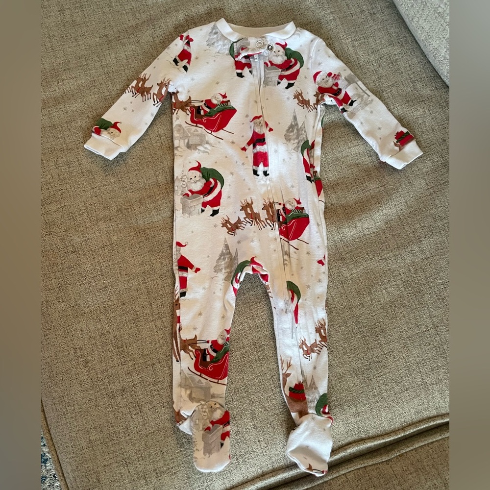 Pottery Barn Kids Santa Pajamas 3-6m